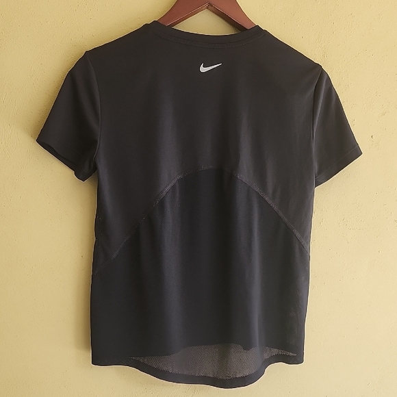 Nike Women's Black Short Sleeve Tee - Picture 5 of 8